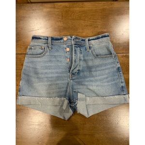 NWOT Hollister Curvy Ultra High-Rise Mom Shorts 3”
